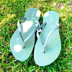 OLD NAVY OLIVE GREEN FLIP FLOP SANDALS Size 9 BRAND NEW NWT NEVER WORN